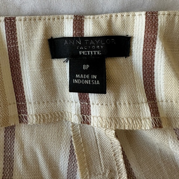 Ann Taylor Factory Cream and Brown Striped Cropped Pants - Size 8P - Picture 4 of 5
